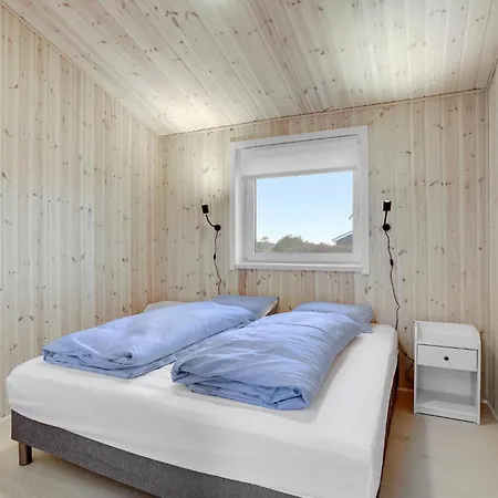 2 Bedroom Lovely In Holiday home