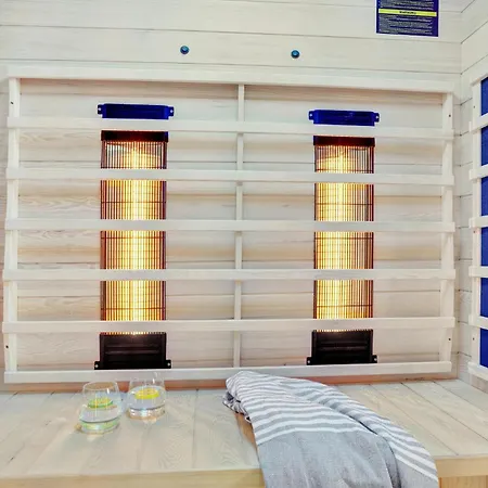 2 Bedroom Lovely In Holiday home